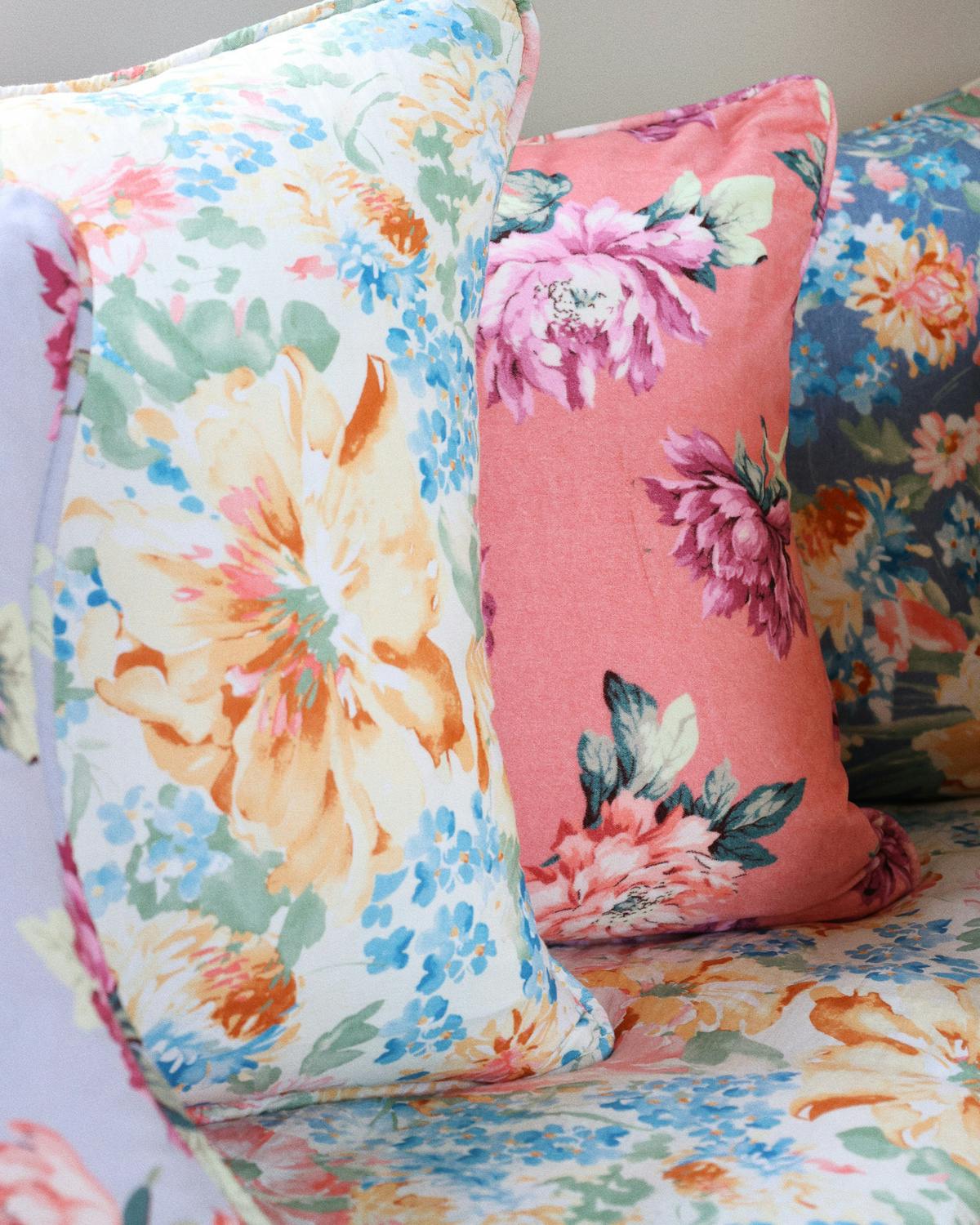 Cushion Cover Linen 60x60 cm, Pink floral. Image #1