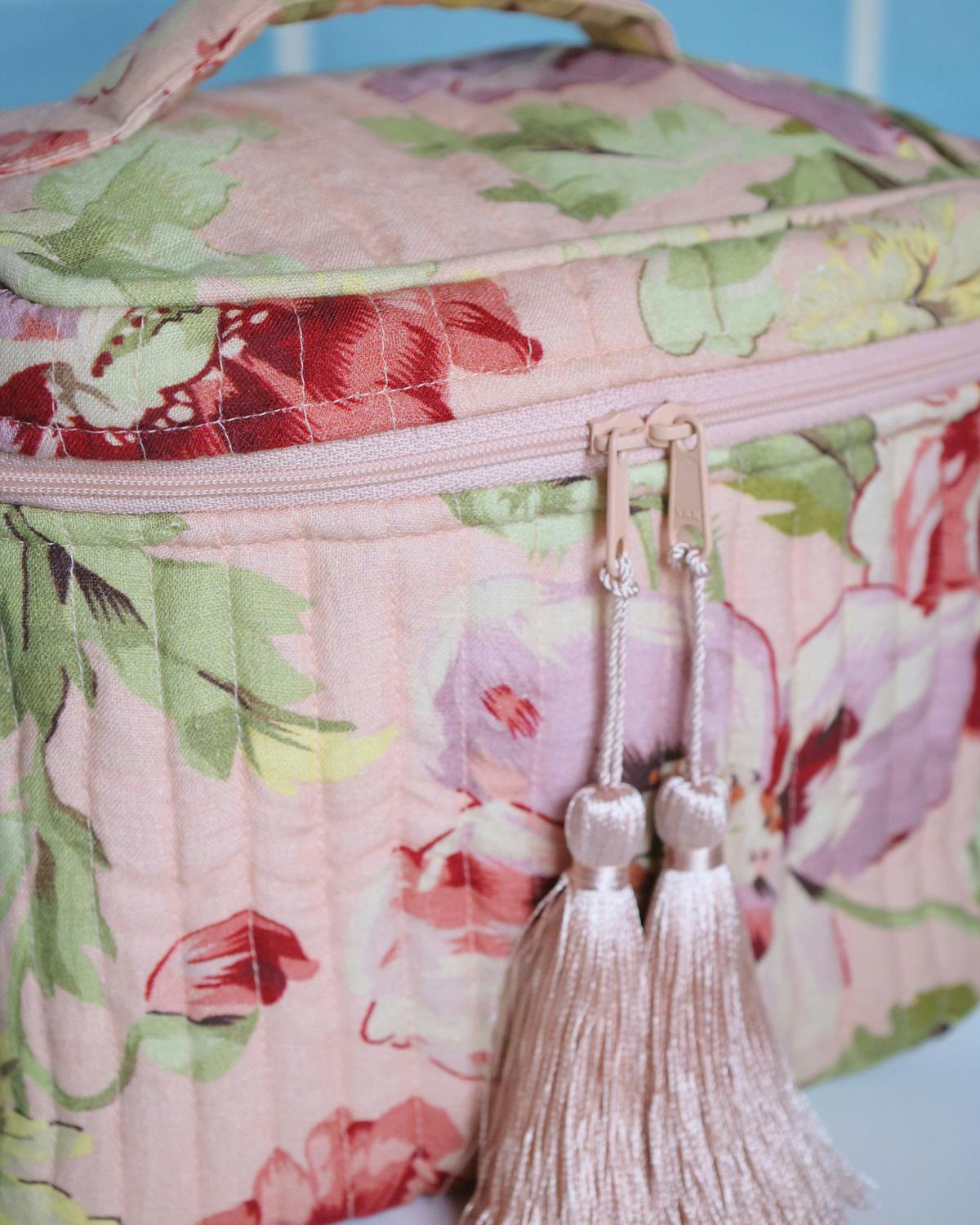 Beauty Bag Linen, Poppy field. Image #4