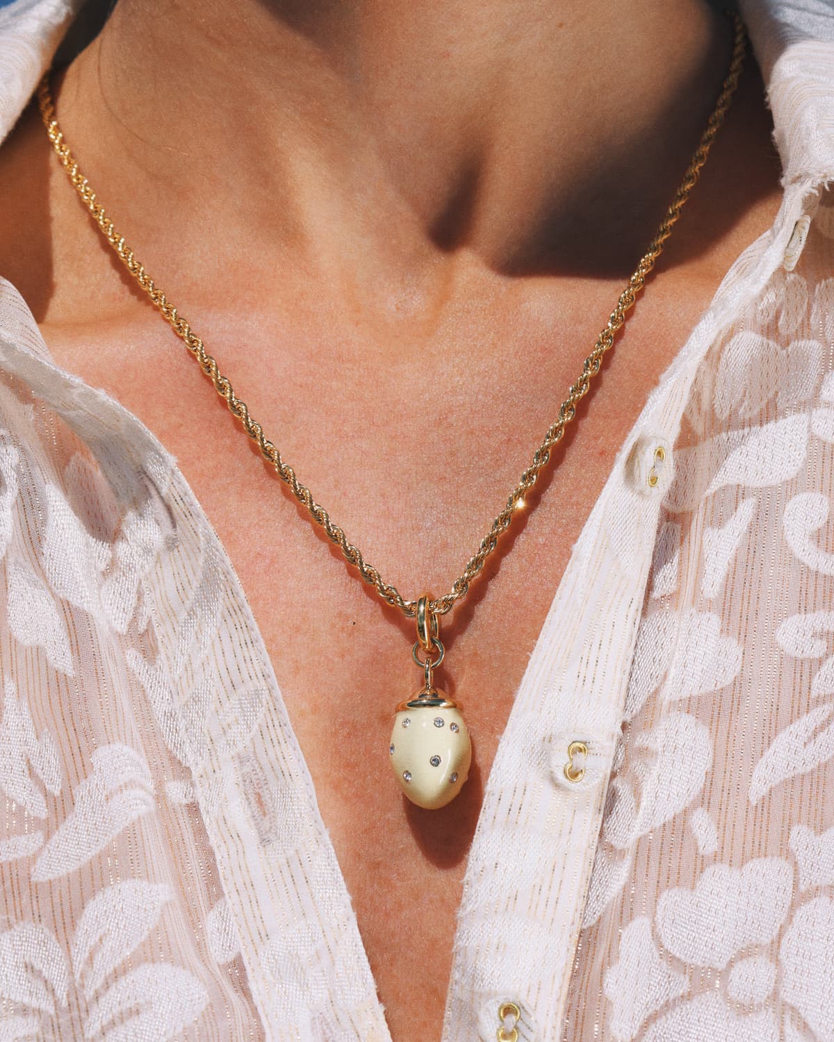 The Medium Necklace, Gold. Image #4