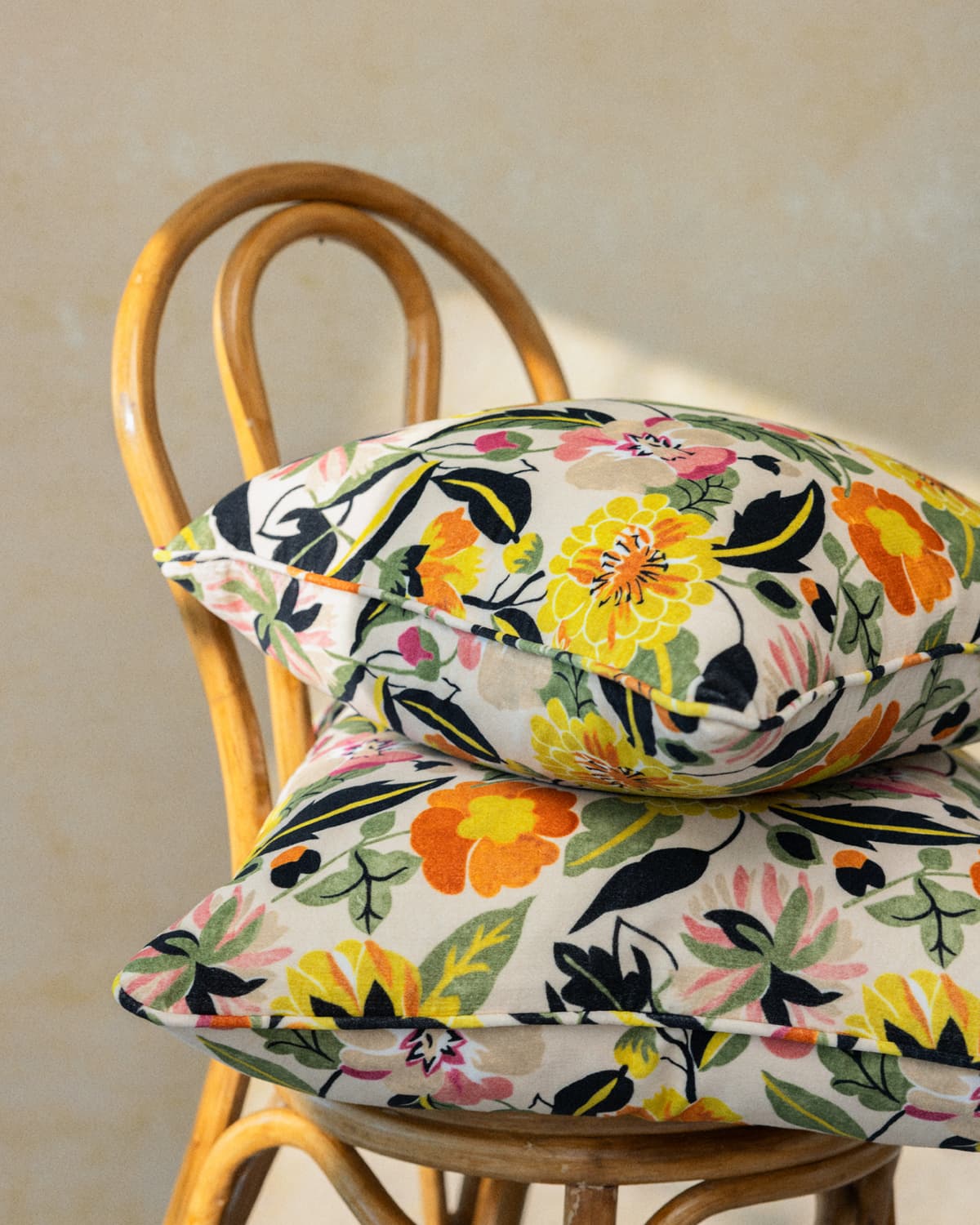 Cushion Cover Velvet 60x60 cm, Blooming. Image #1