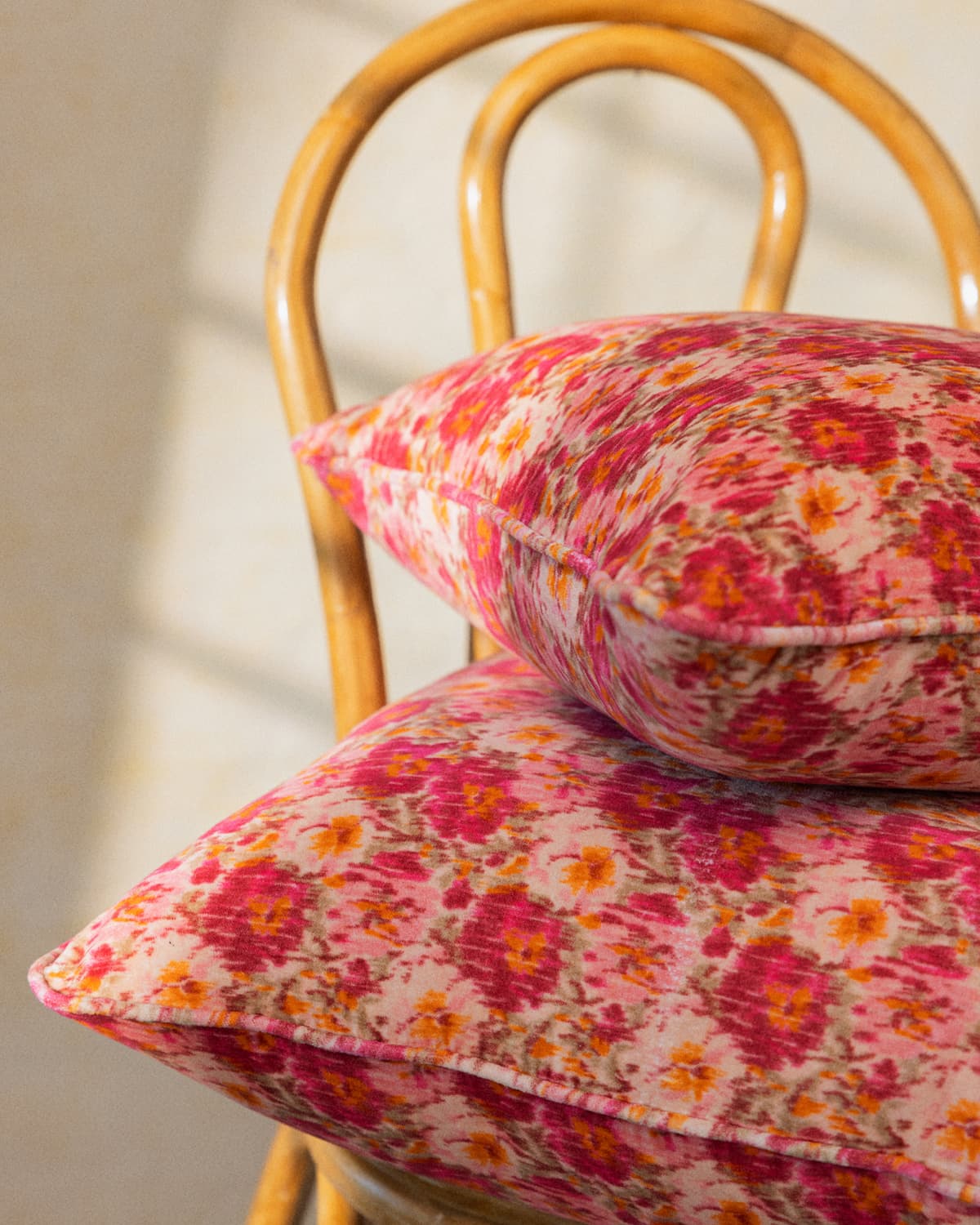 Cushion Cover Velvet 60x60 cm, Brushed Blossoms. Image #1