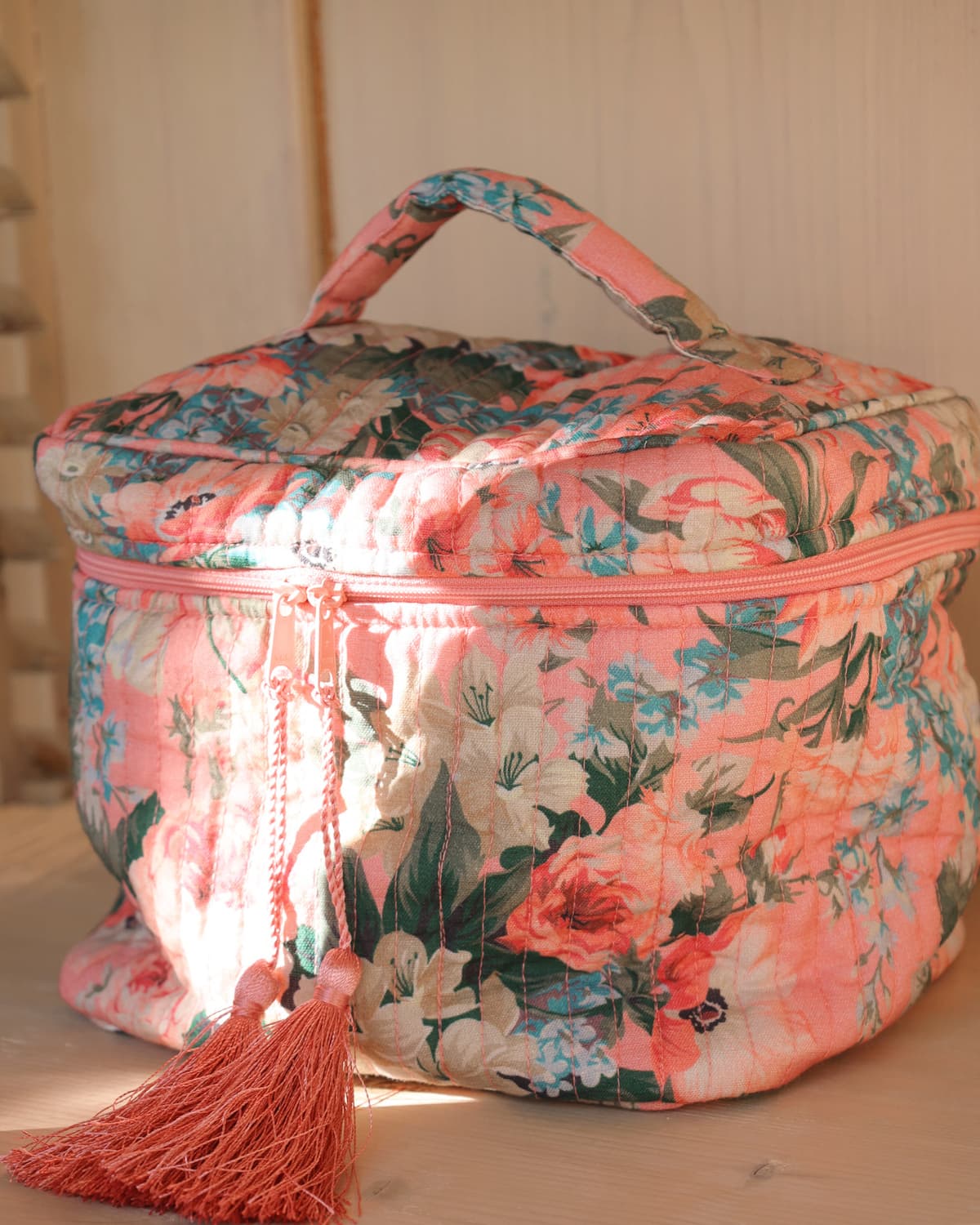 Beauty Bag Linen, Flower Market. Image #2