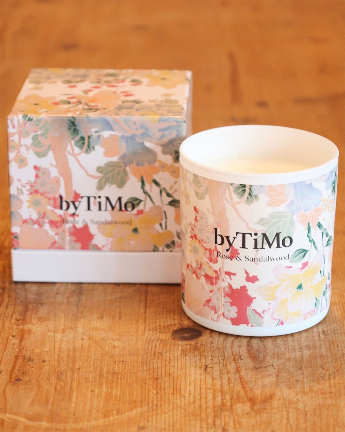 Rose & Sandalwood Scented Candle, Rose. Image #5