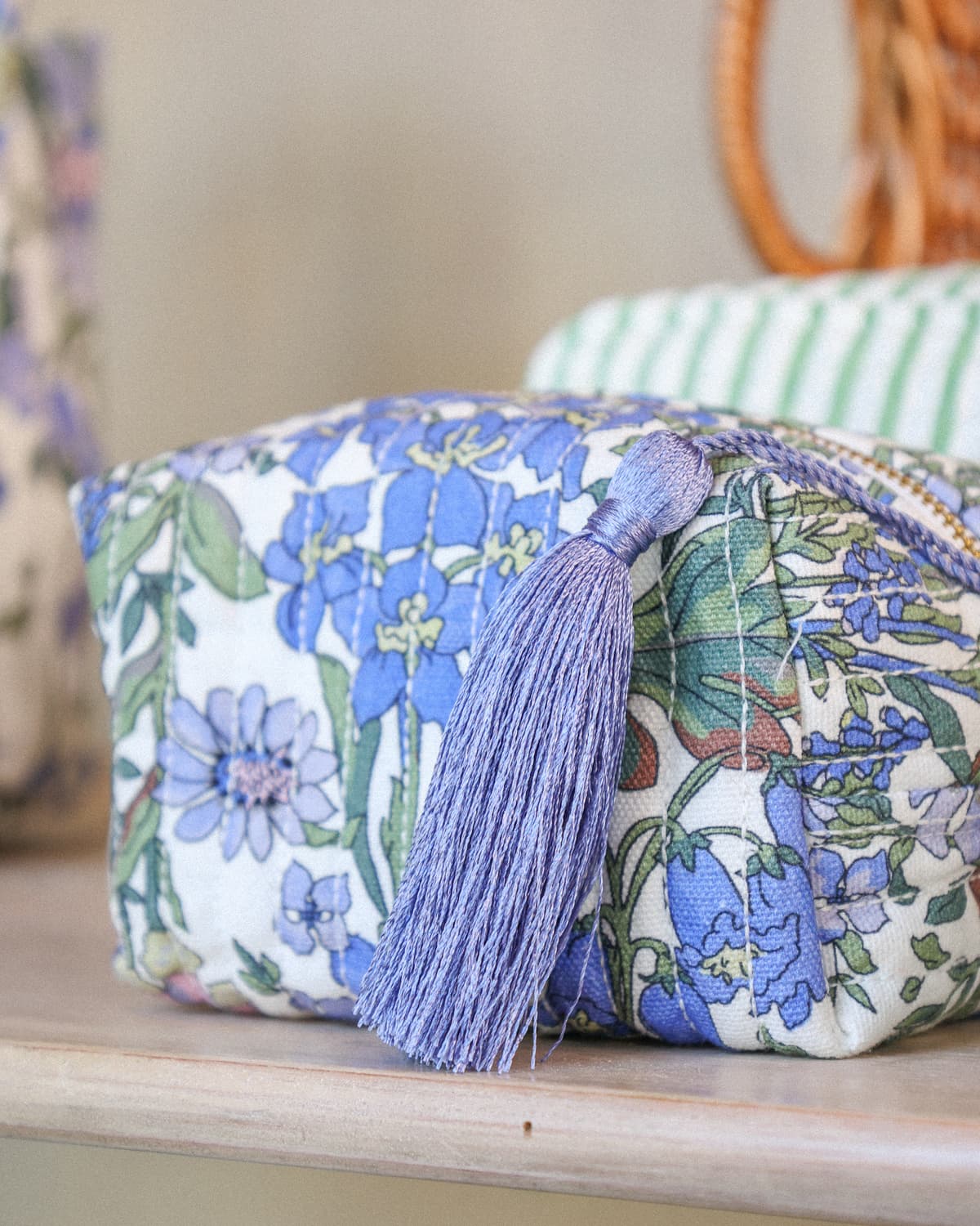 Makeup Bag, Delightful Garden. Image #1