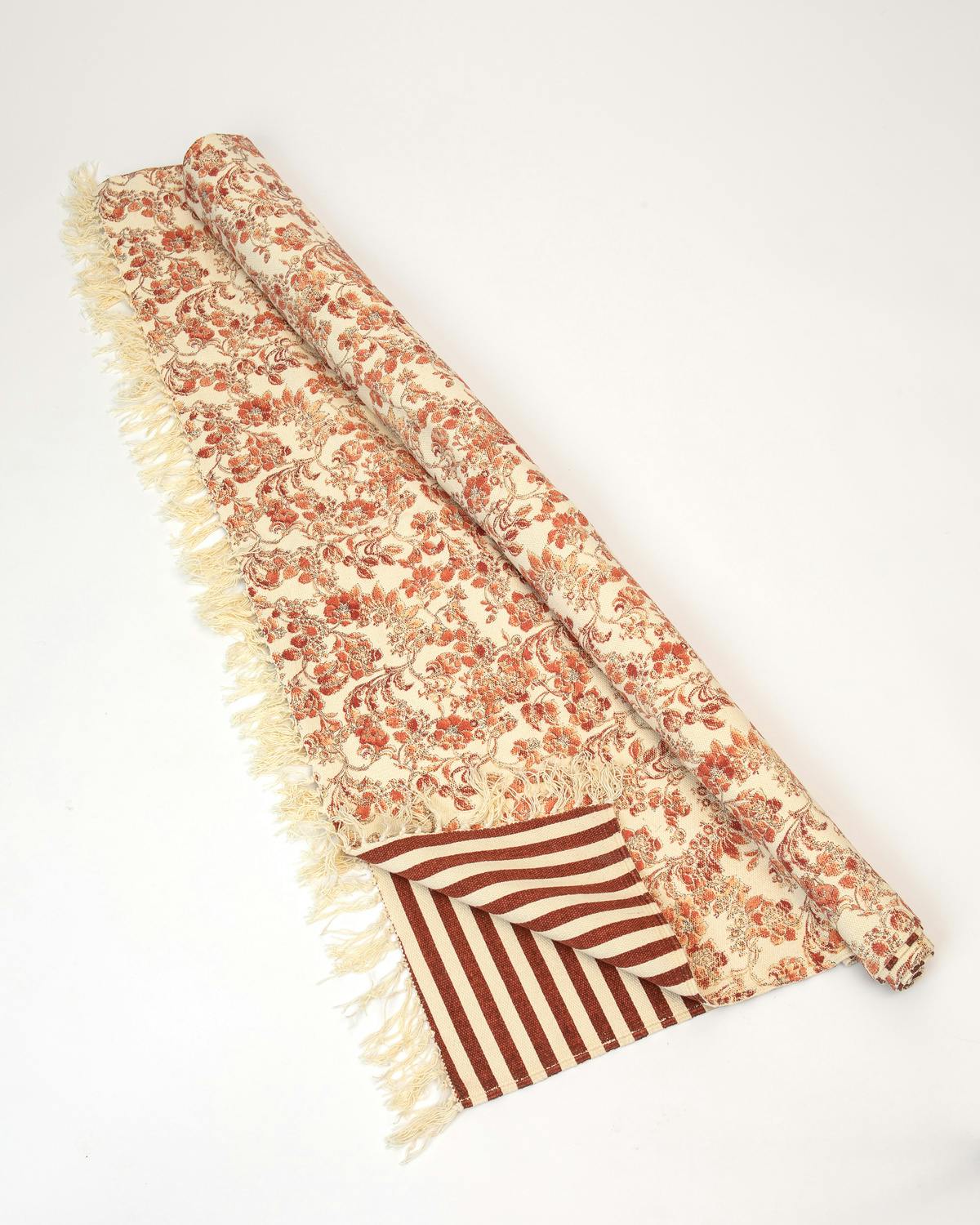 Big Rug (In store exclusive), Delicate. Image #1