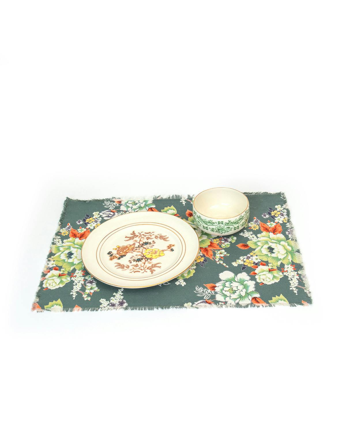 Placemat, Green Flowers. Image #1