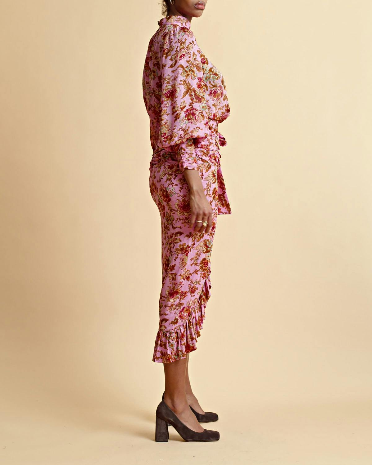 Golden Georgette Skirt, Pink Wallpaper. Image #5