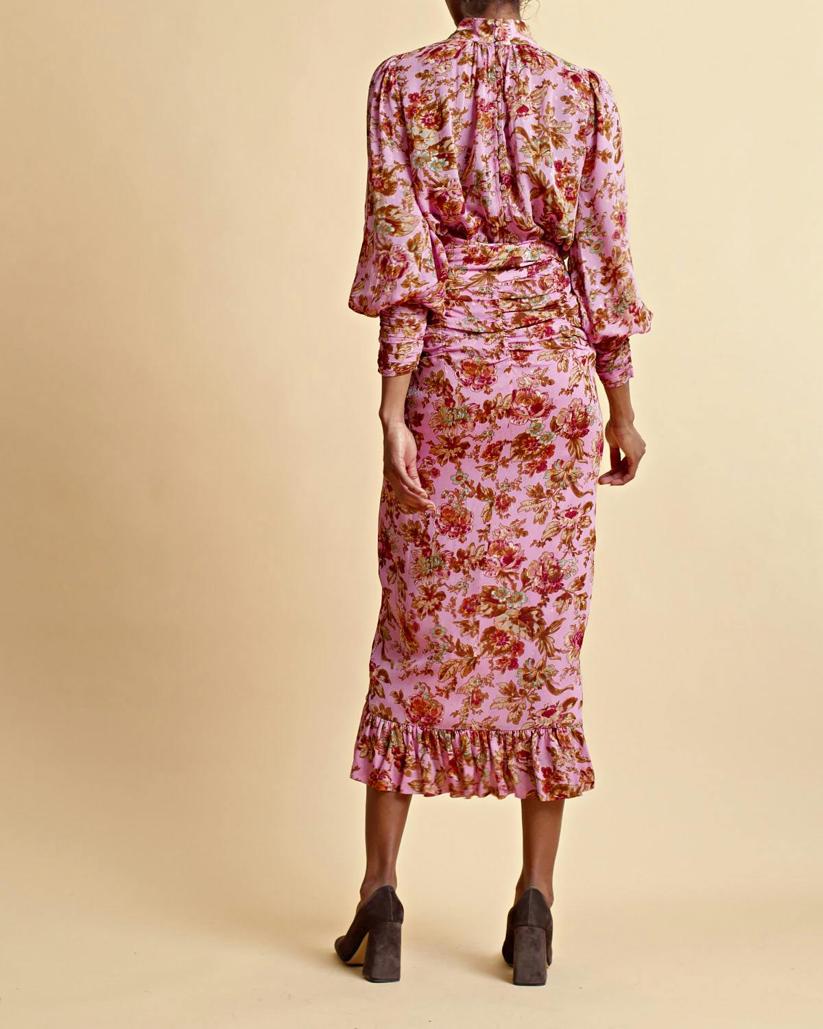 Golden Georgette Skirt, Pink Wallpaper. Image #7