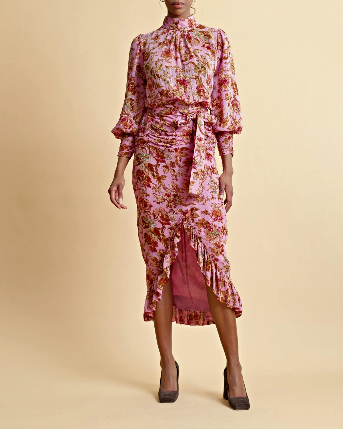 Golden Georgette Skirt, Pink Wallpaper. Image #4