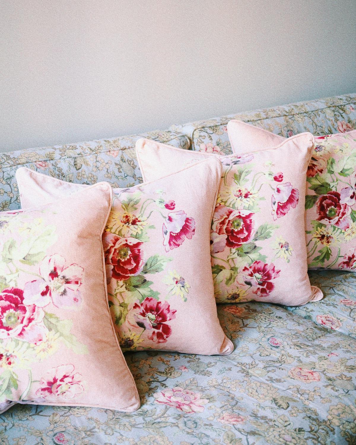 Cushion Cover Velvet 60x60 cm, Pink Flower Vine. Image #3
