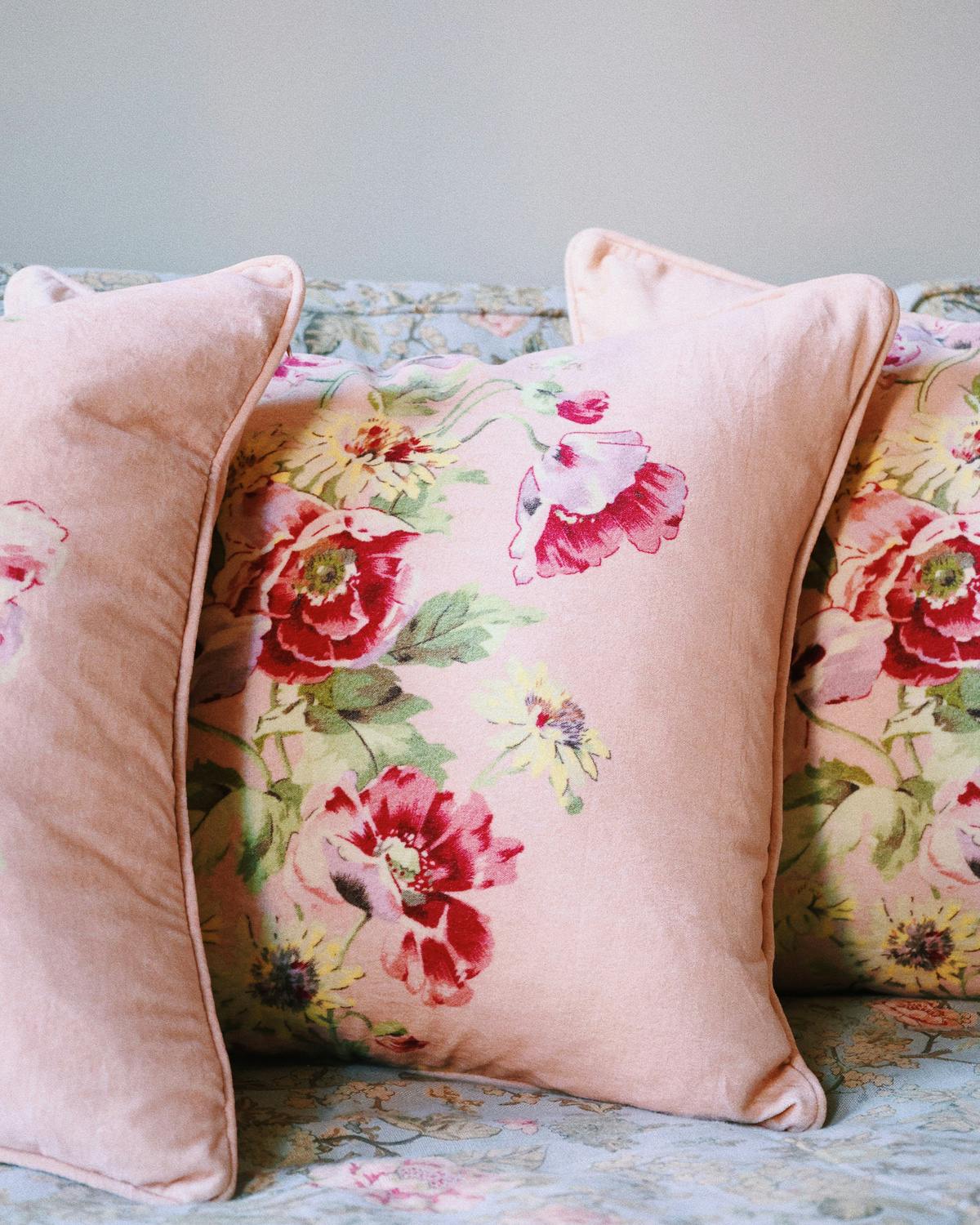 Cushion Cover Velvet 60x60 cm, Pink Flower Vine. Image #1