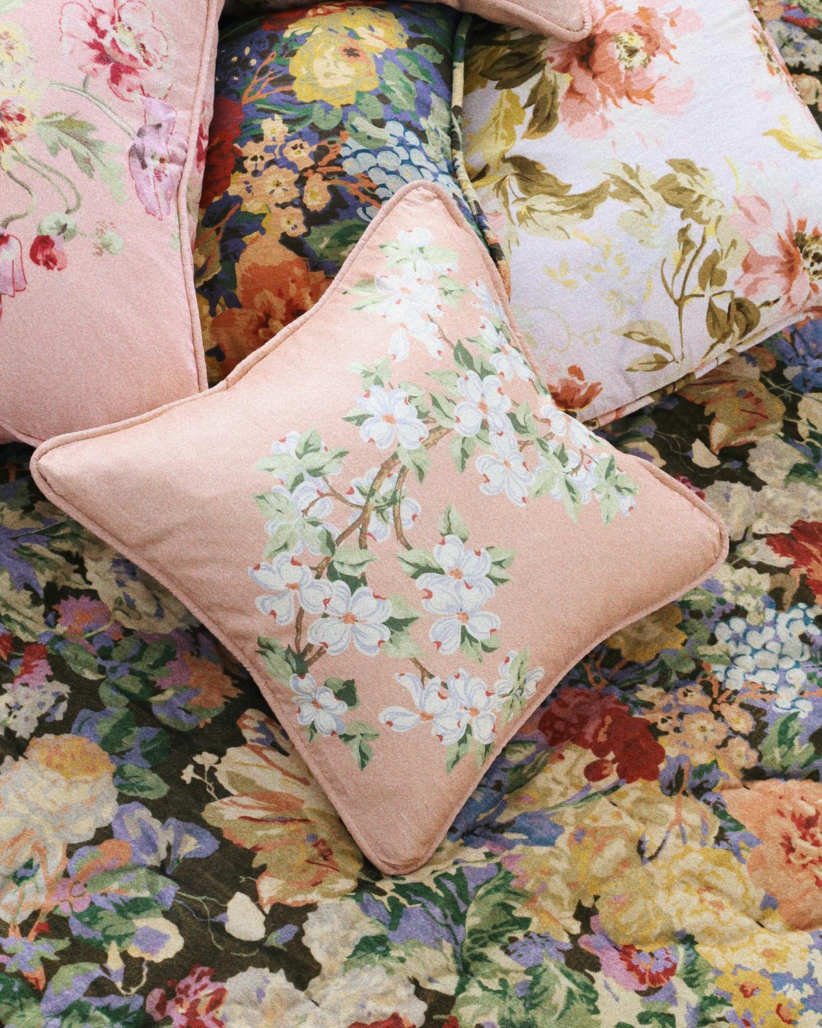 Cushion Cover Silk 50x50 cm, Floral Garden. Image #5