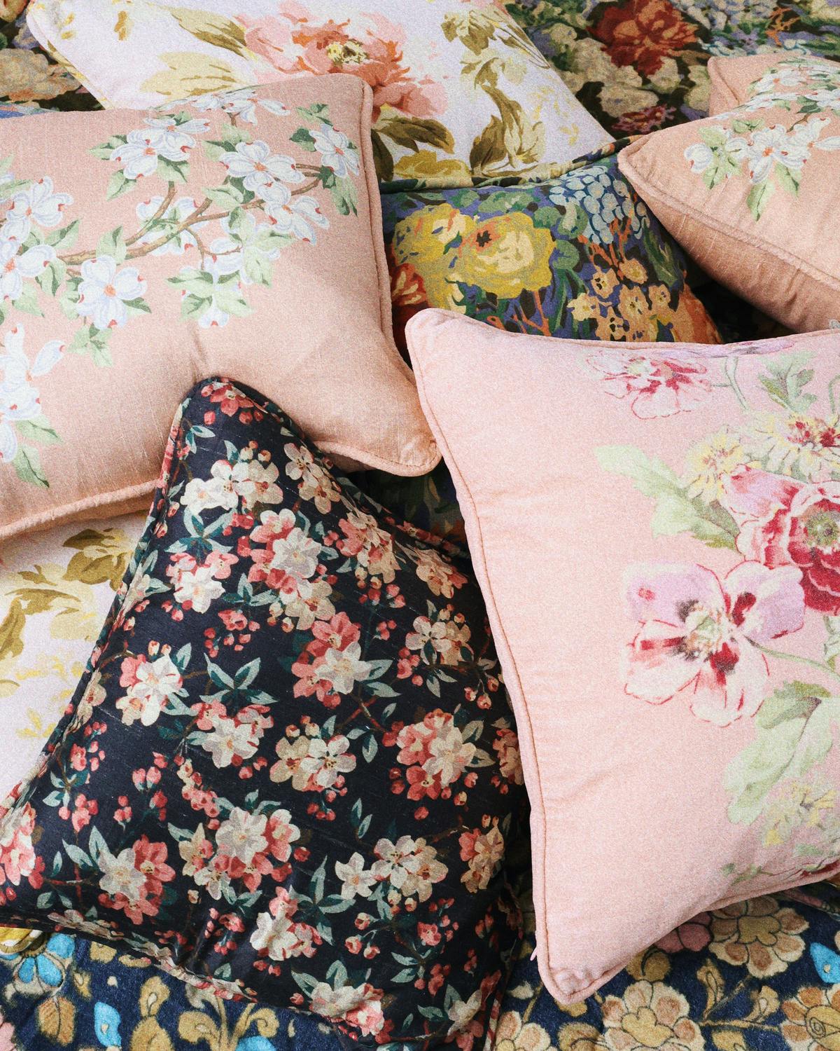 Cushion Cover Silk 50x50 cm, Dark Blossom. Image #4