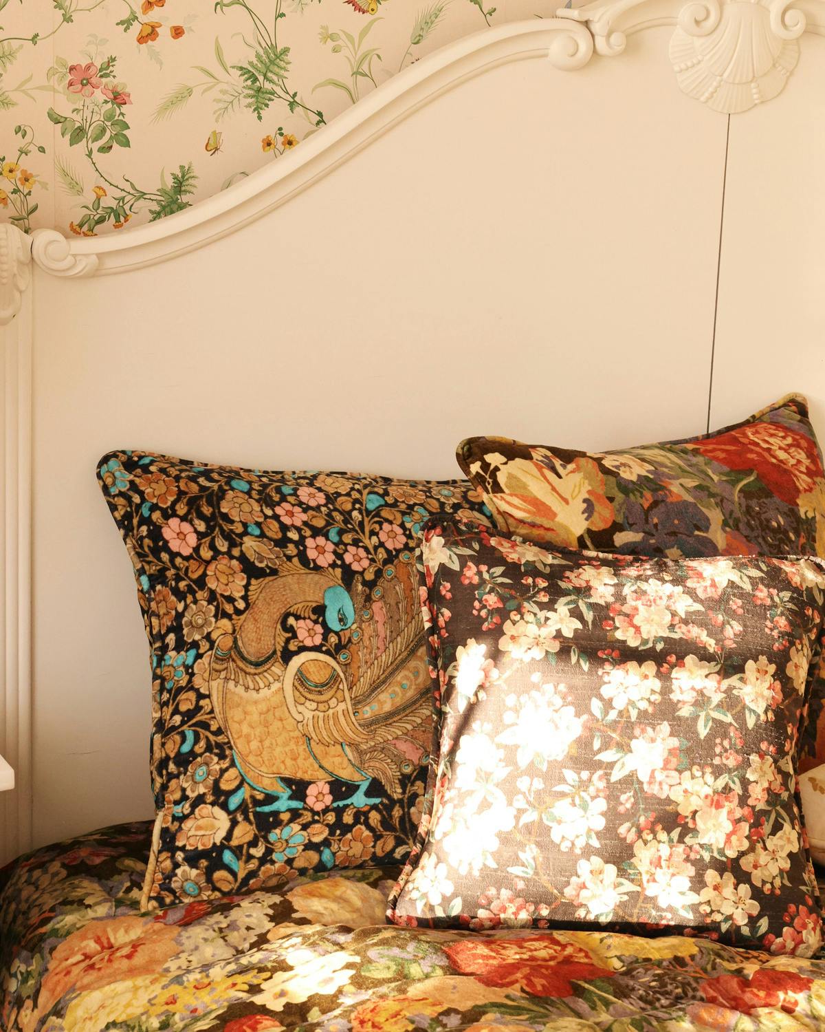 Cushion Cover Silk 50x50 cm, Dark Blossom. Image #2