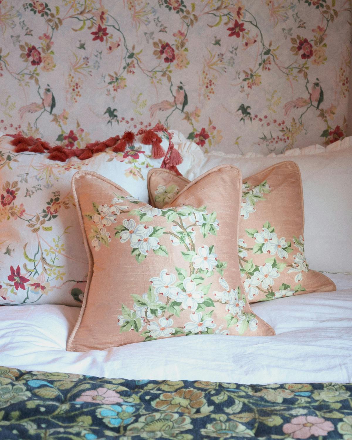Cushion Cover Silk 50x50 cm, Floral Garden. Image #1