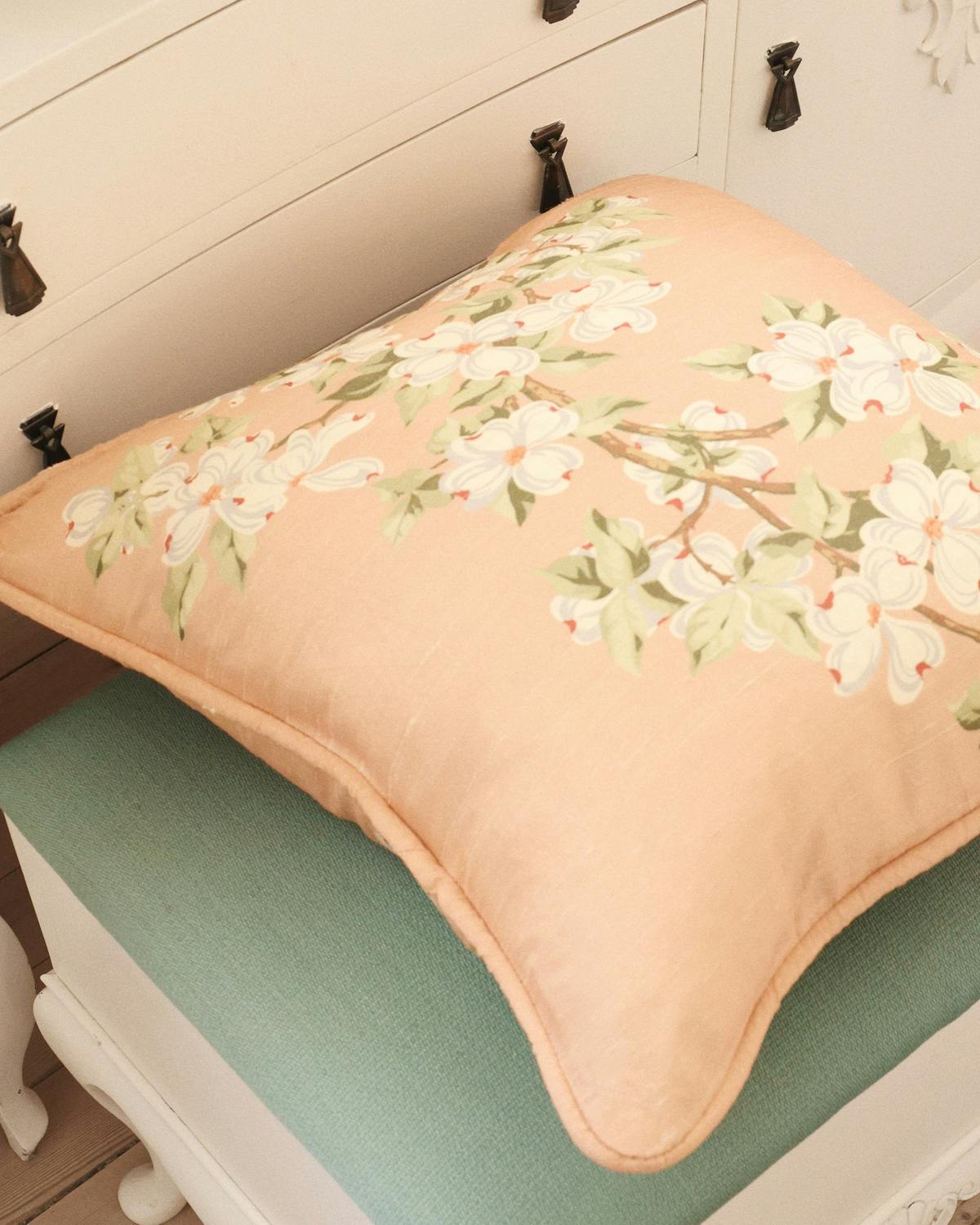 Cushion Cover Silk 50x50 cm, Floral Garden. Image #3