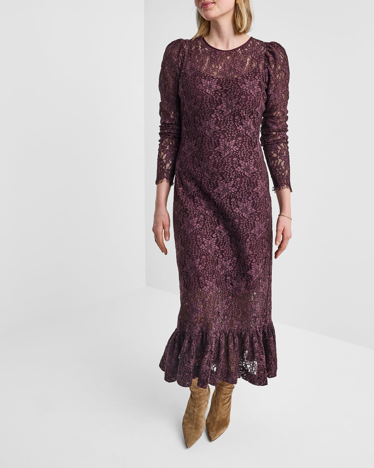 Lace Fitted Dress, Burgundy. Image #2