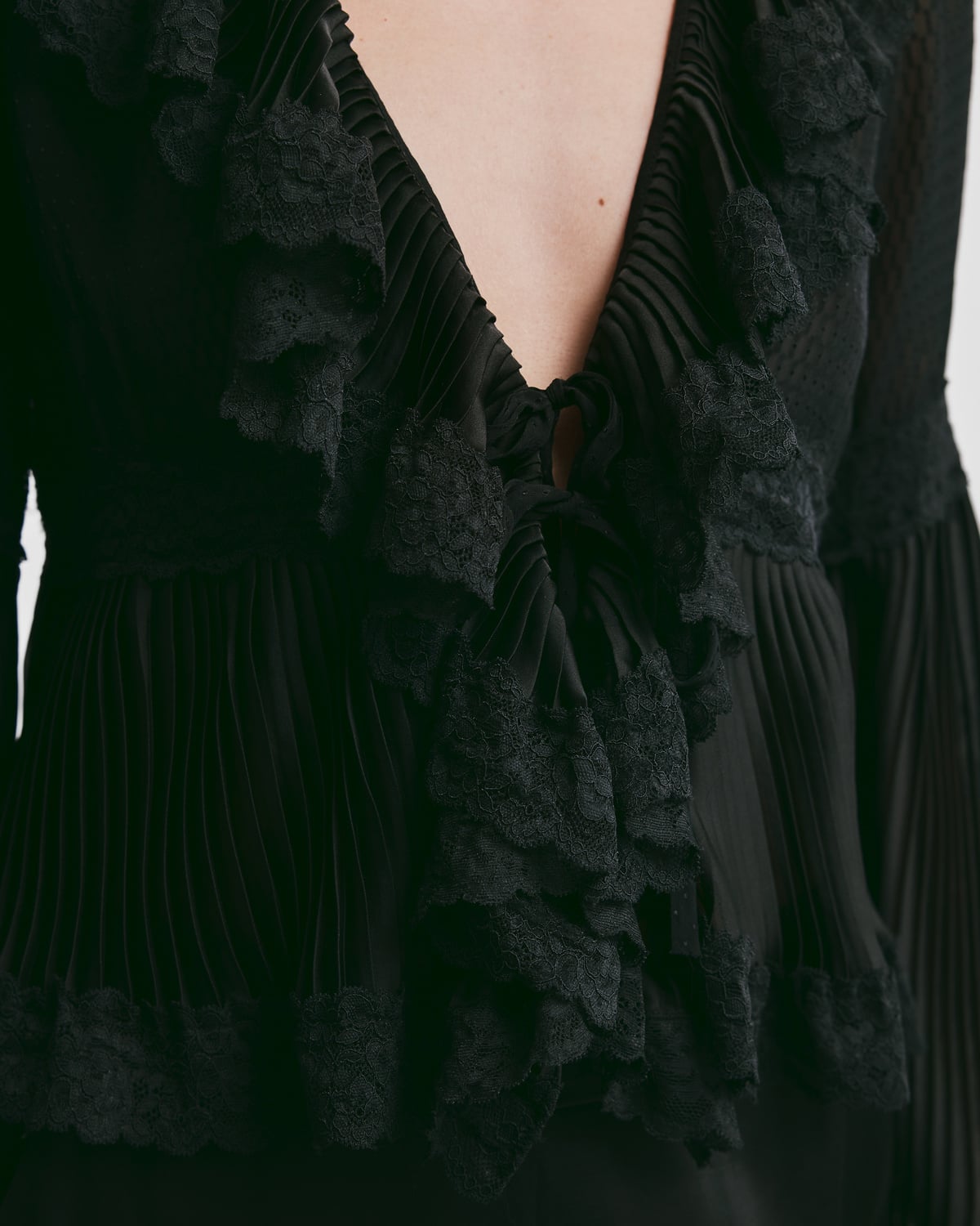 Georgette Plissé Top, Black. Image #7