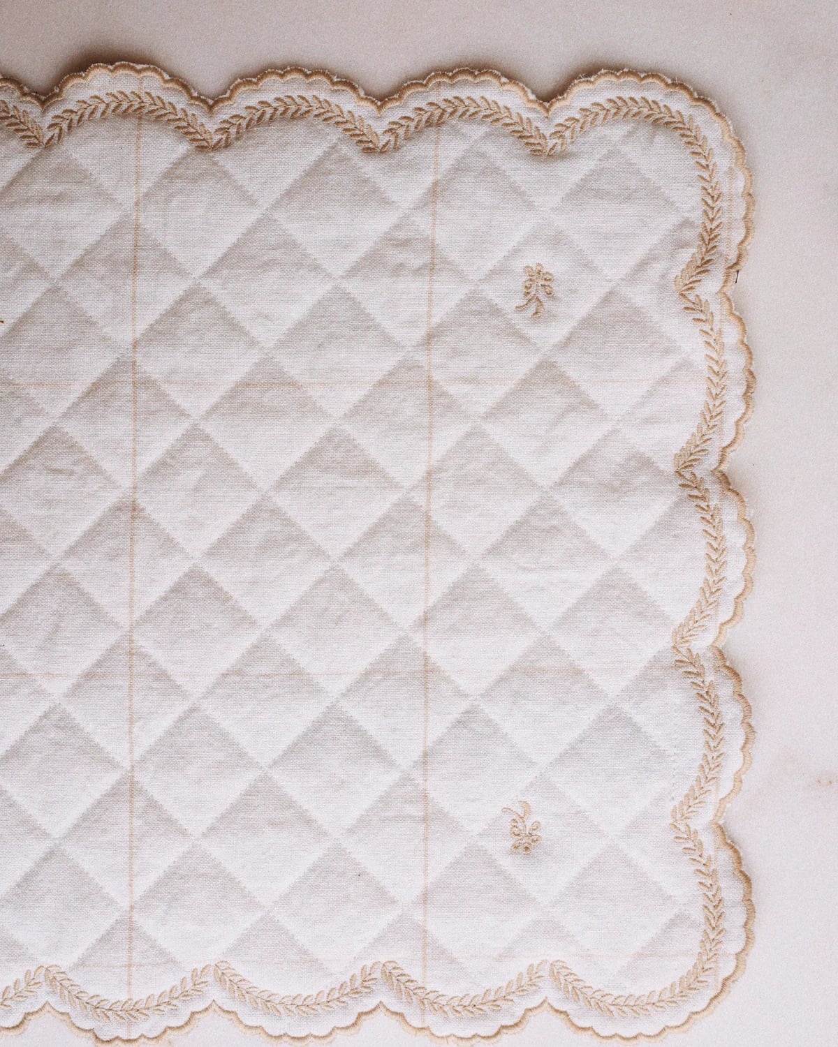Placemat Embroidery, Khaki Flower. Image #1